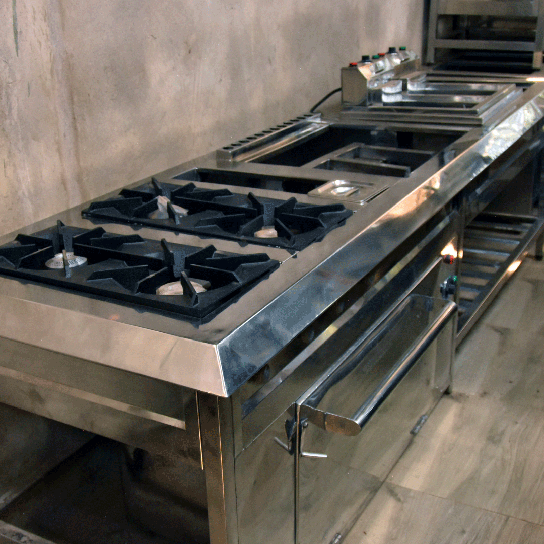 combined-cooker-with-four-burner-griddle-chips-fryer-and-an-electric-oven