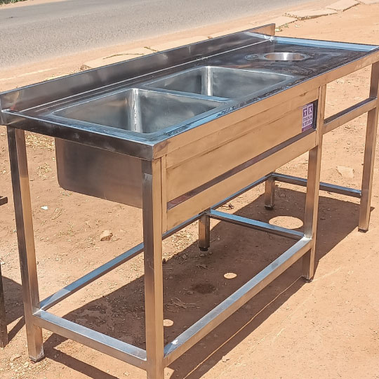 double-sink-with-sorting-table